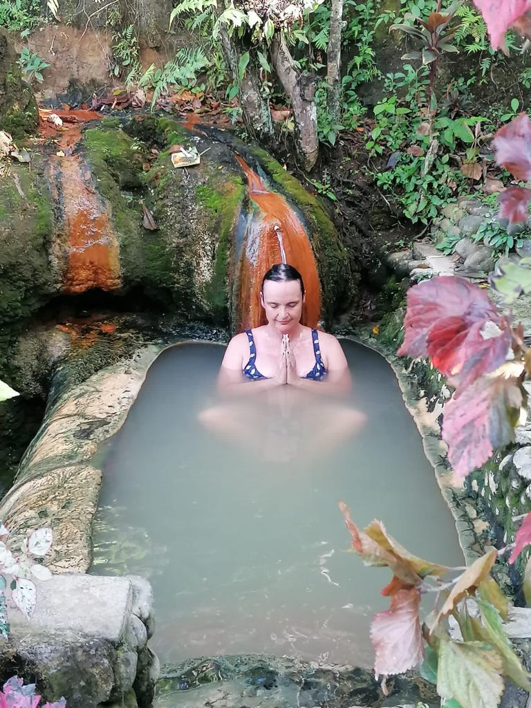 Natural hot springs, receiving the earth's medicine